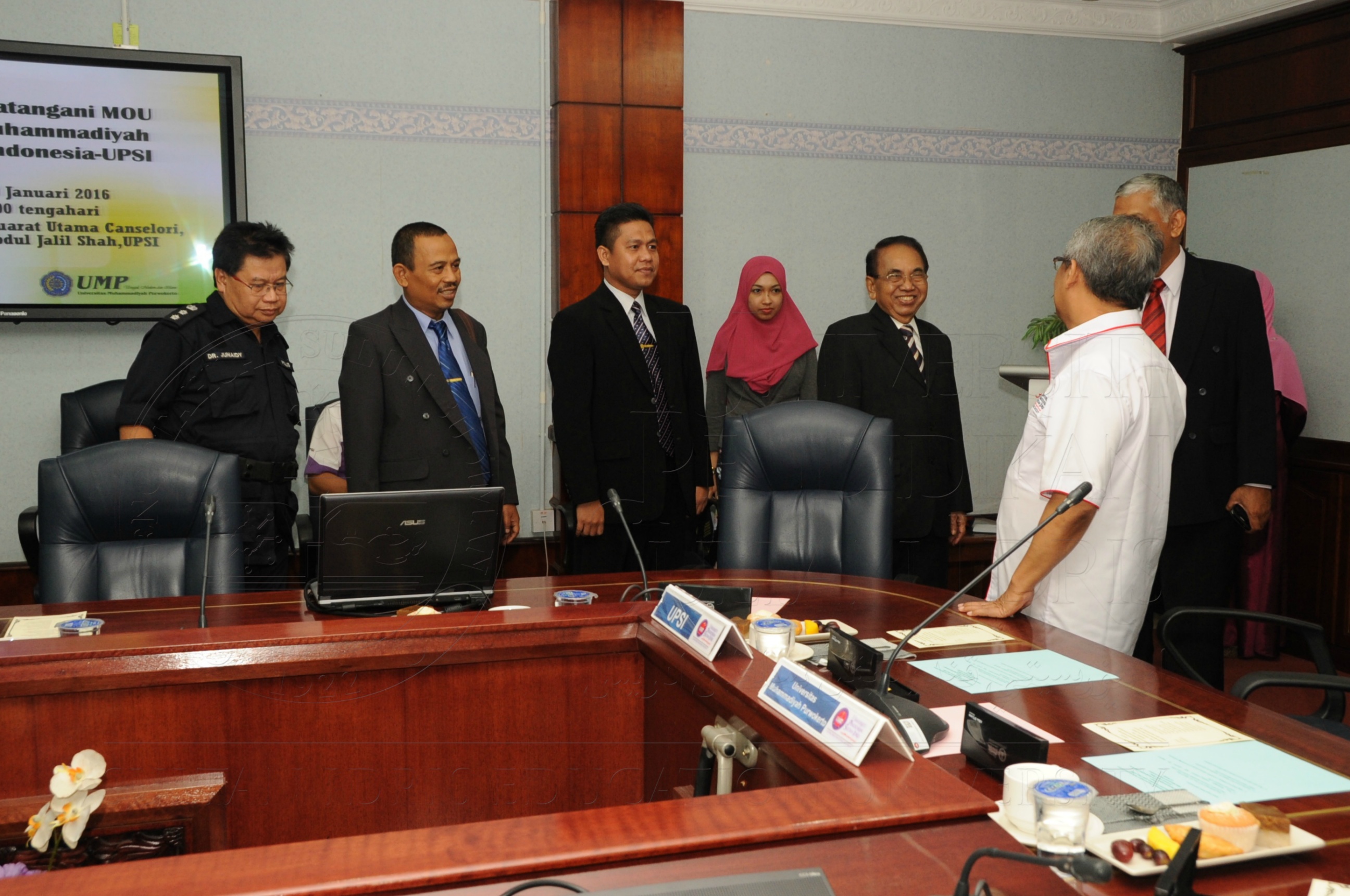 PRO16 6 Mou HAS 7833